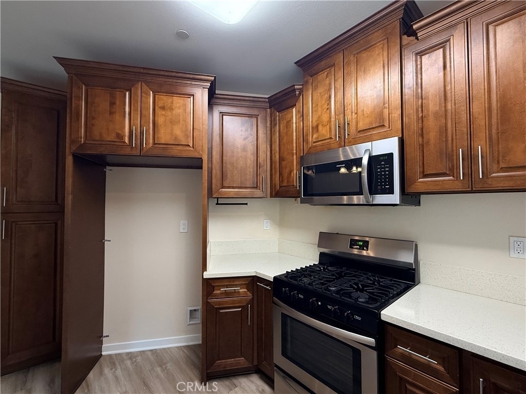 242 S Redwood - Photo 0