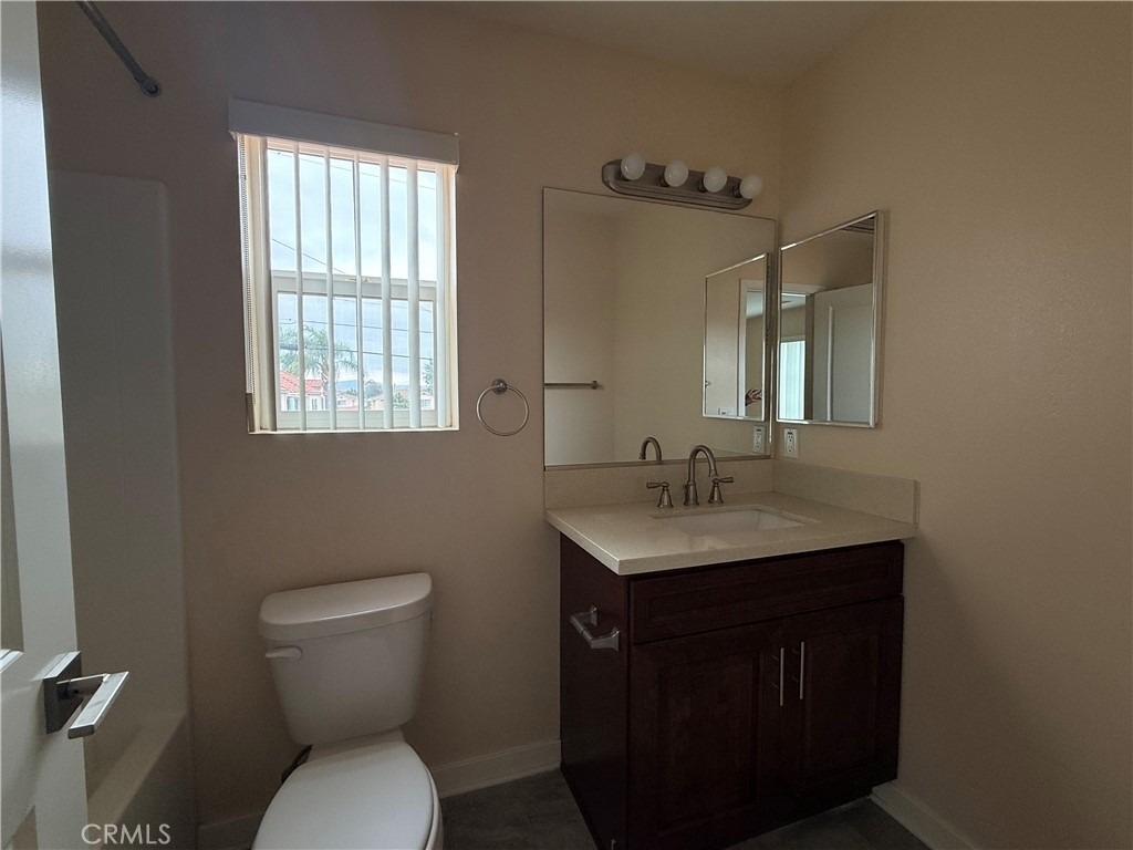 242 S Redwood - Photo 7