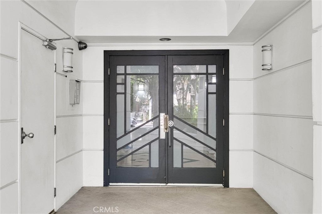 1401 S Bentley - Photo 1