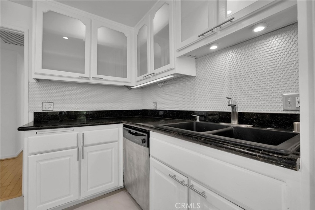 1401 S Bentley - Photo 9
