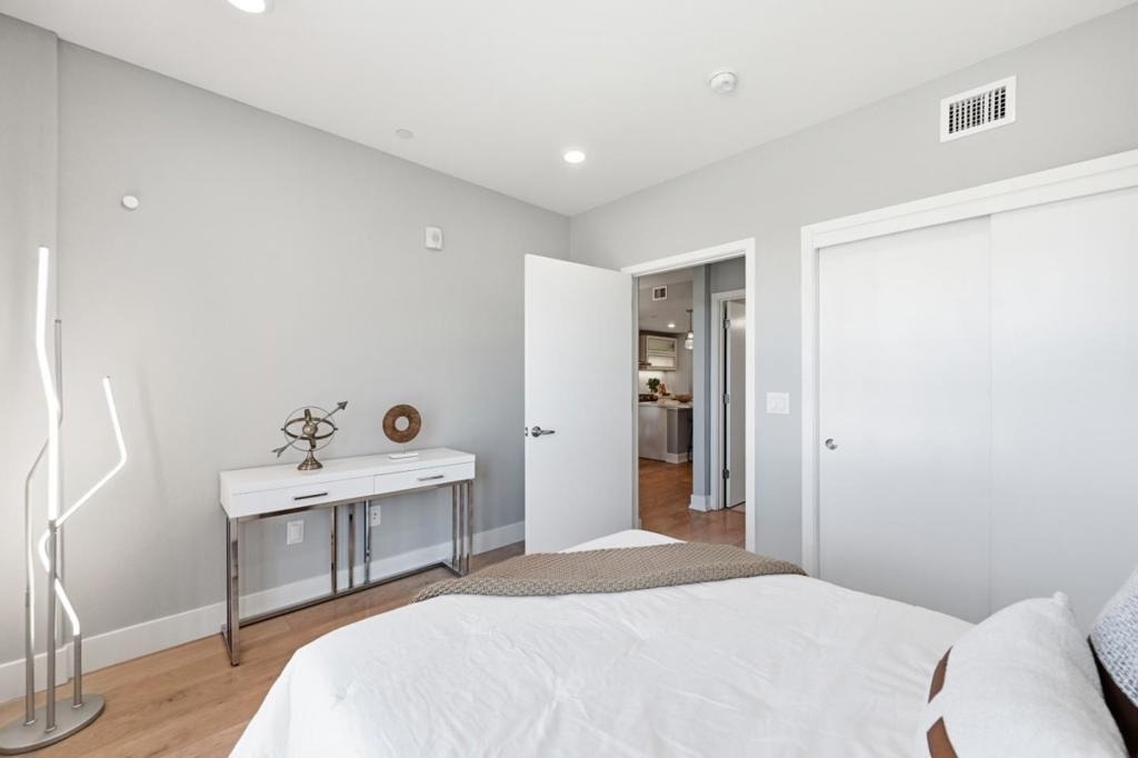 1048 Monroe Street - Photo 24