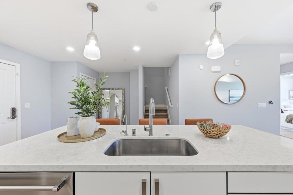 1048 Monroe Street - Photo 9