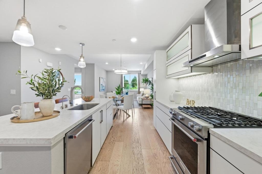 1048 Monroe Street - Photo 6