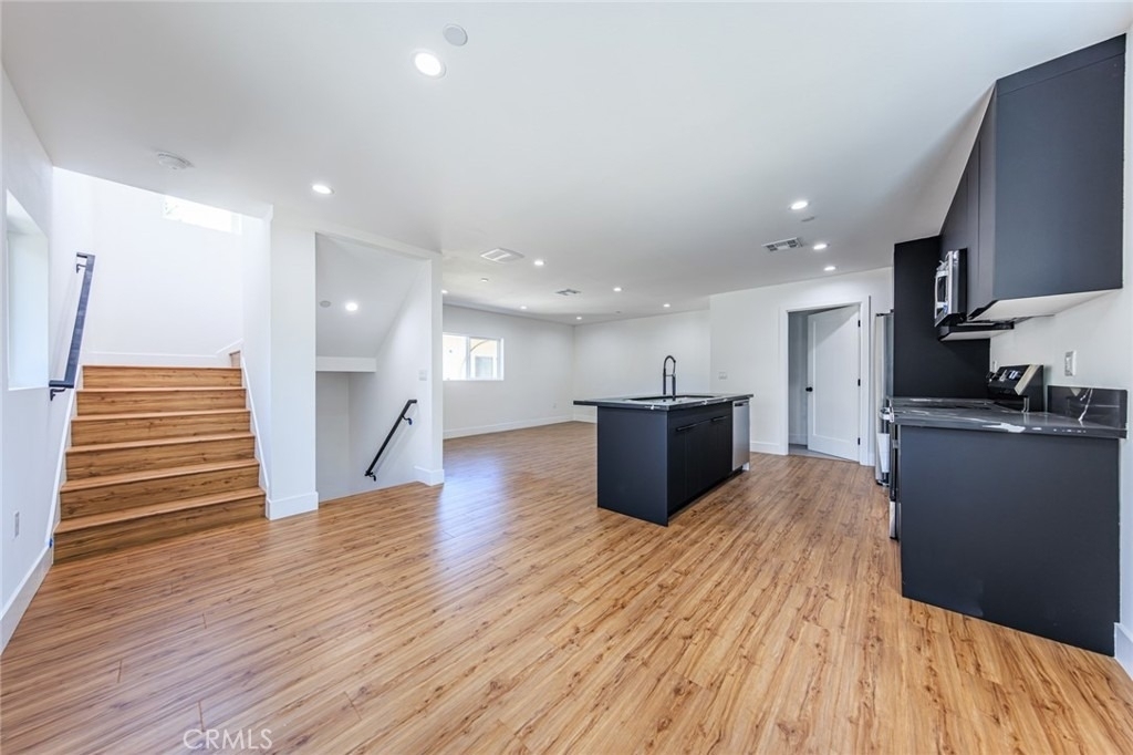 10810 Hesby Street - Photo 8