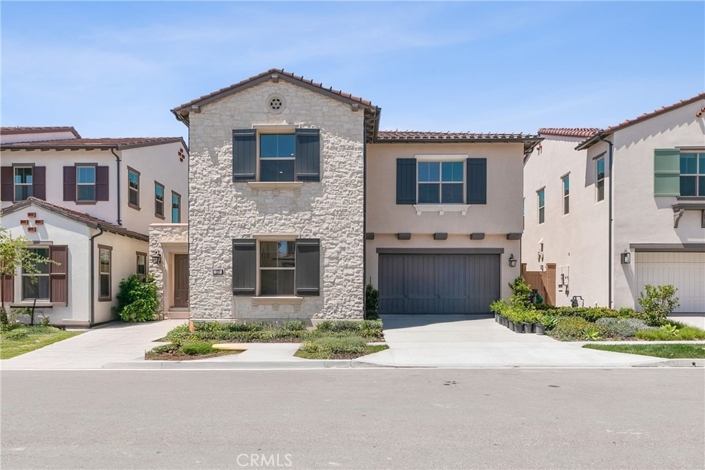 127 Oakstone - Photo 0