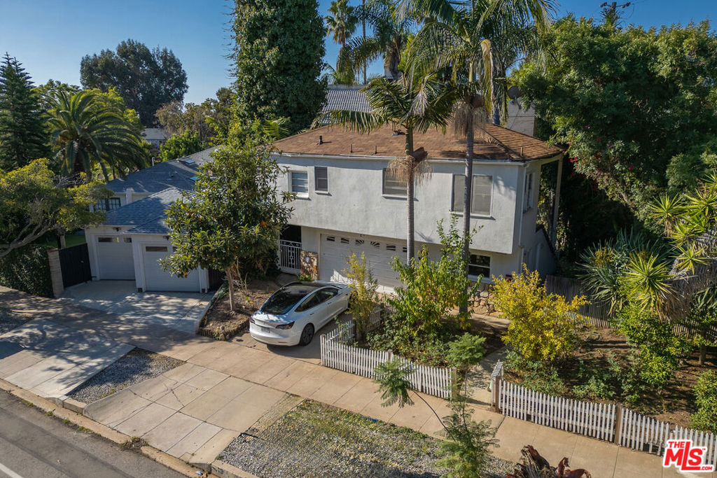 119 S Bundy Drive - Photo 4