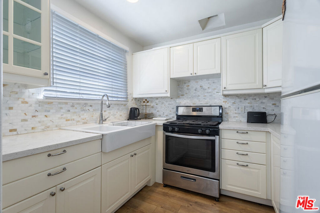 119 S Bundy Drive - Photo 2