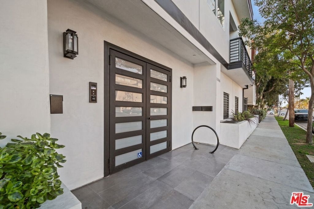13846 Moorpark Street - Photo 1