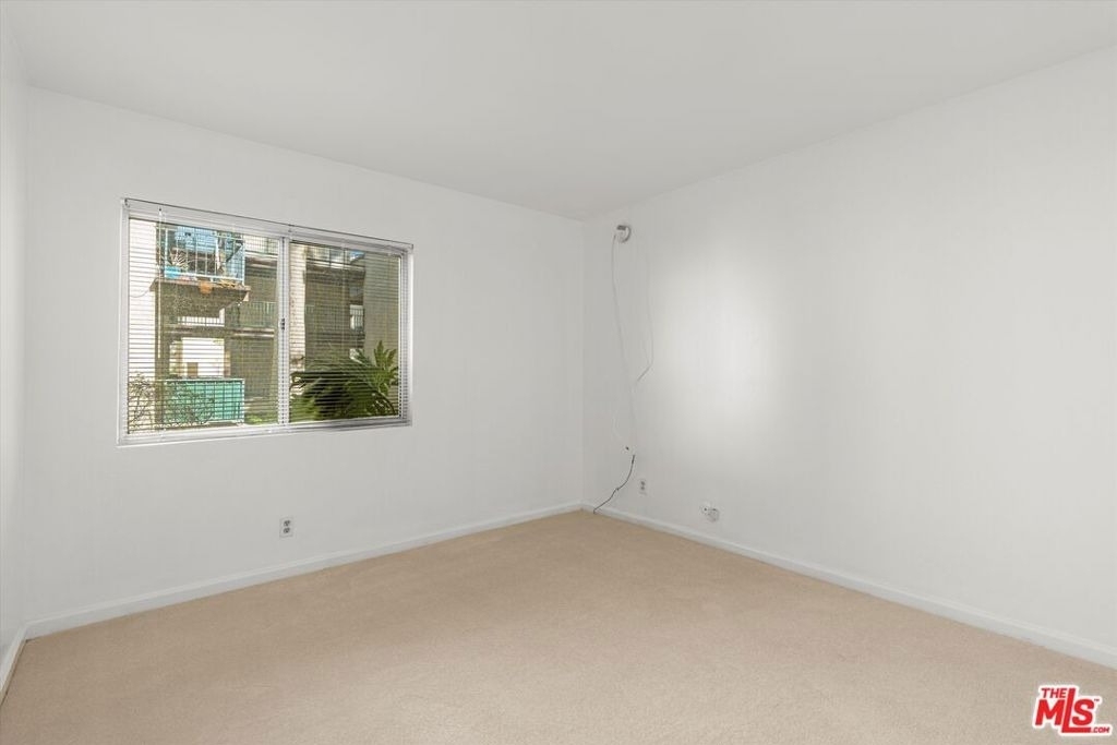 5460 White Oak Avenue - Photo 12