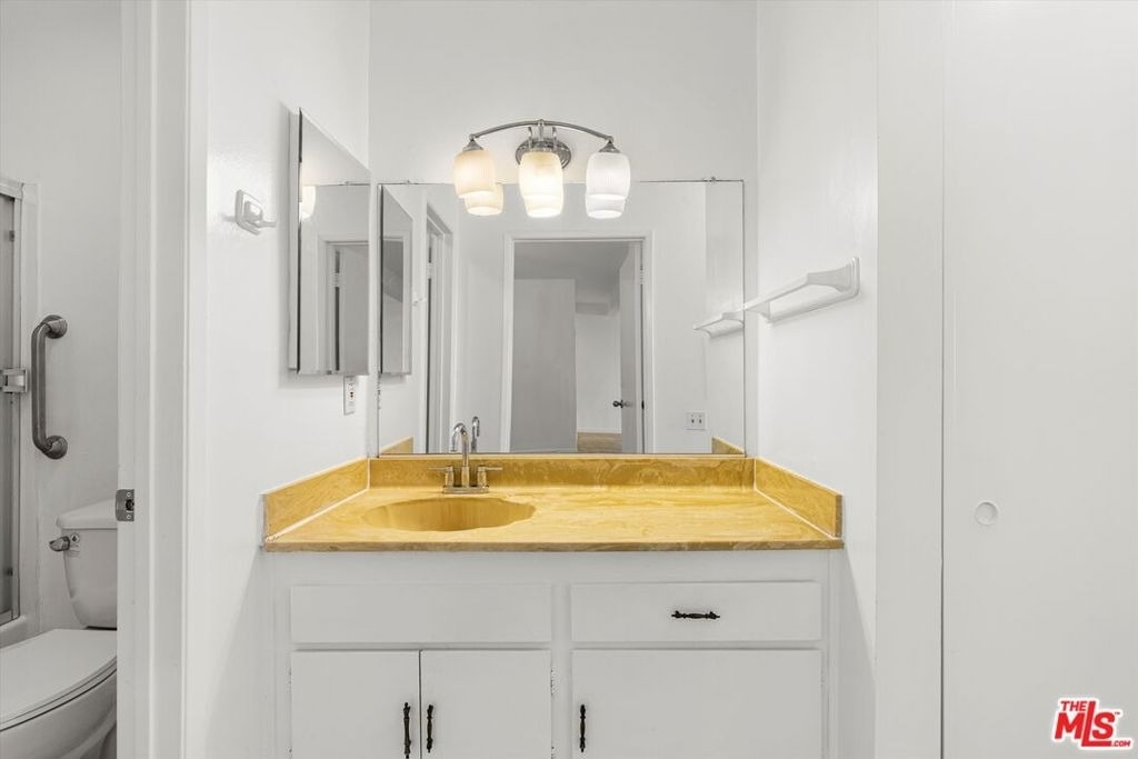 5460 White Oak Avenue - Photo 9
