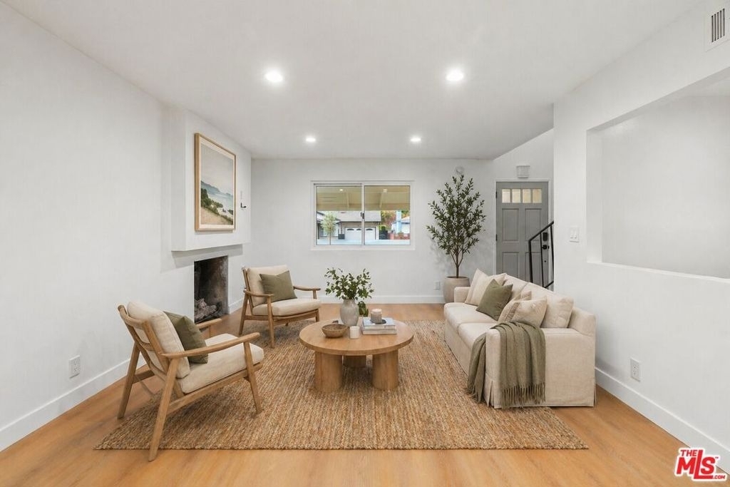 12024 Alberta Drive - Photo 3