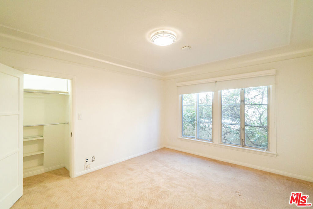 441 S Bedford Drive - Photo 10
