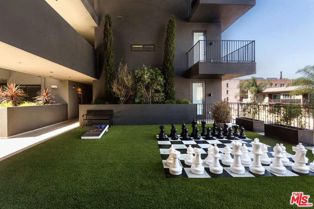 269 S Mariposa Avenue - Photo 12