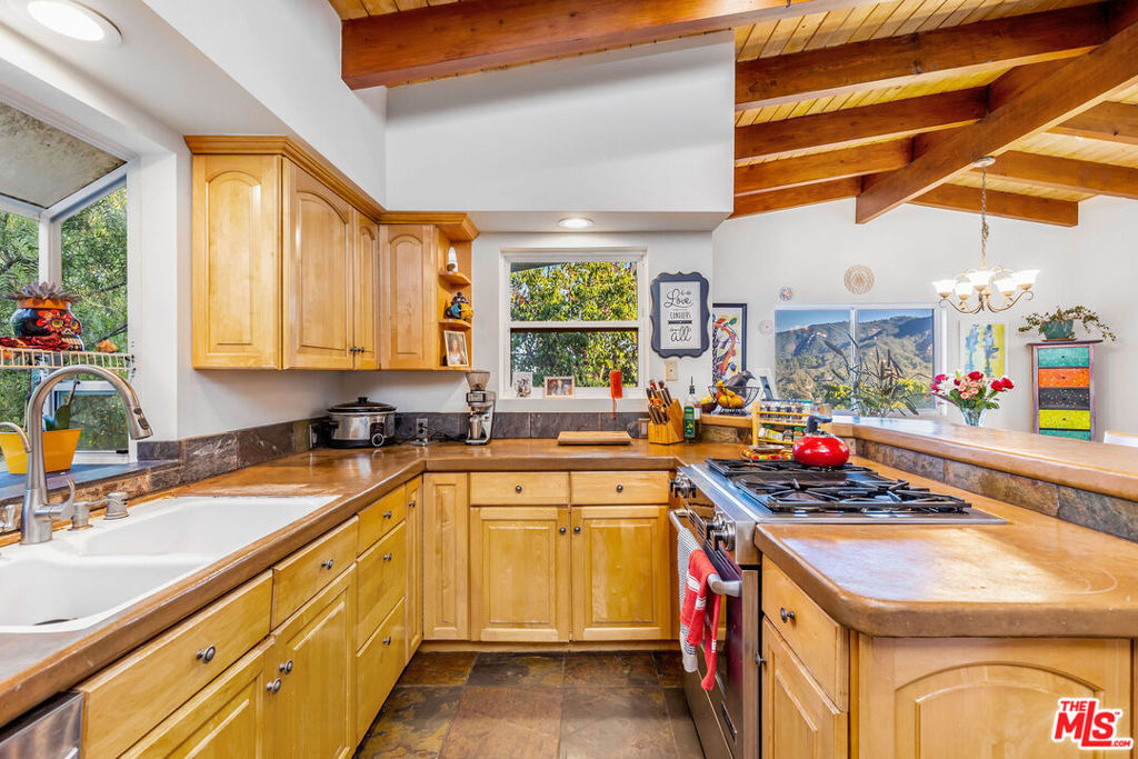 2716 Halsey Road - Photo 16