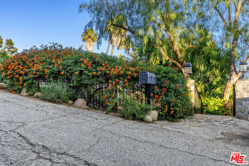 2716 Halsey Road - Photo 23