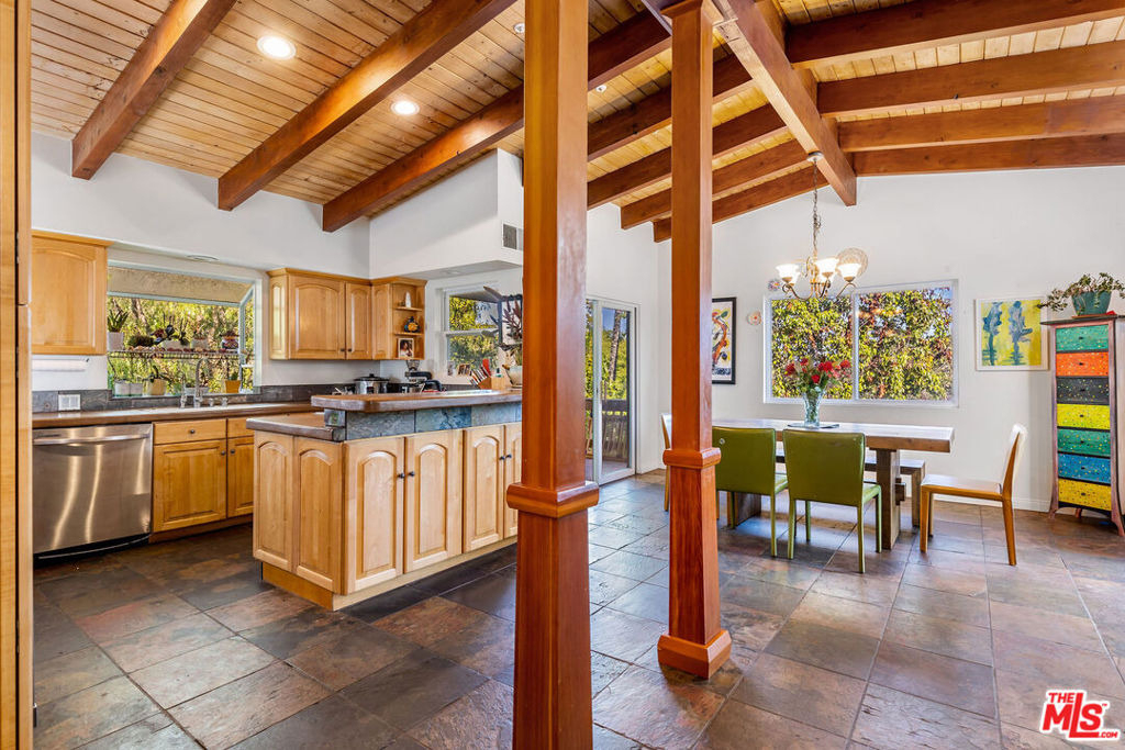 2716 Halsey Road - Photo 8