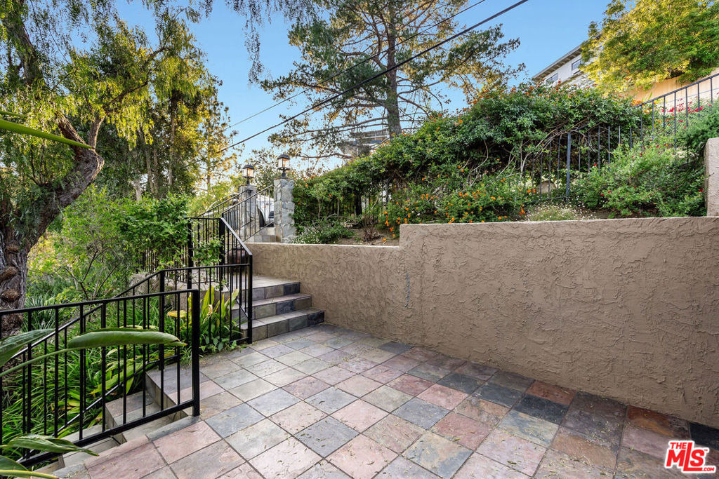 2716 Halsey Road - Photo 18