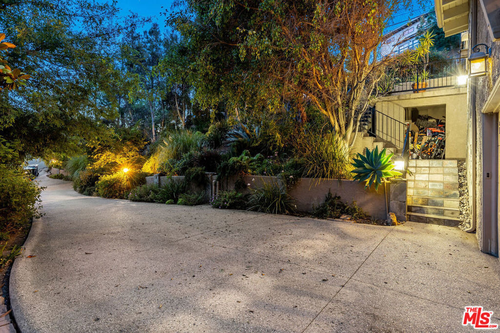 2716 Halsey Road - Photo 47
