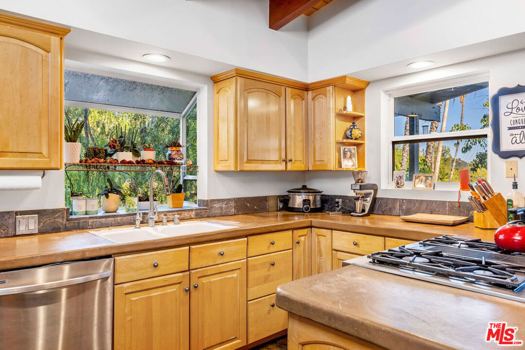 2716 Halsey Road - Photo 15