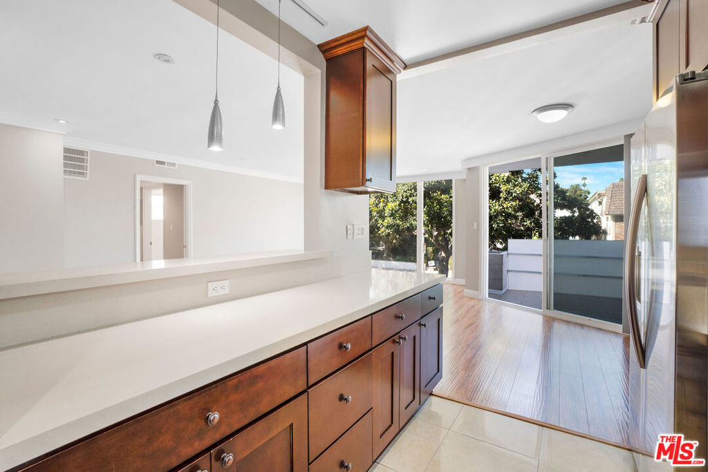 248 S Doheny Drive - Photo 2