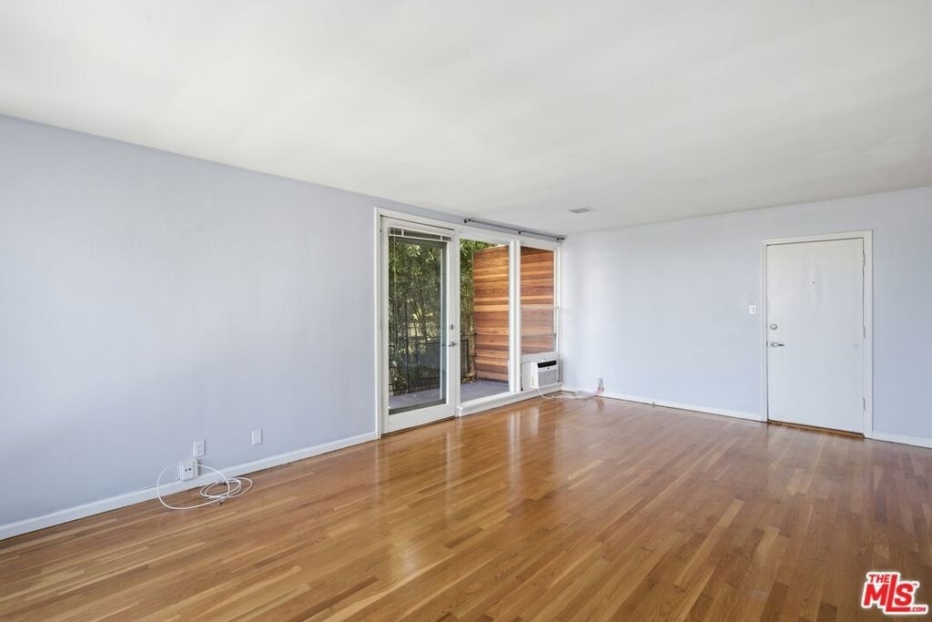 1155 N Clark Street - Photo 3
