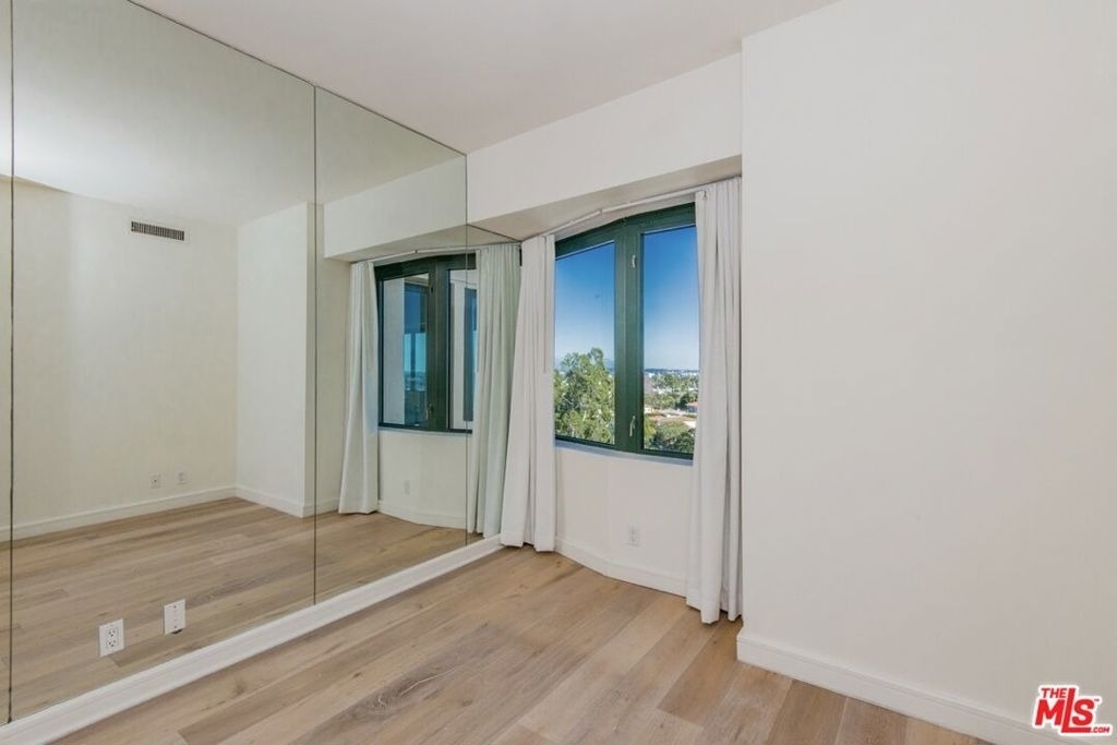 10520 Wilshire Boulevard - Photo 2