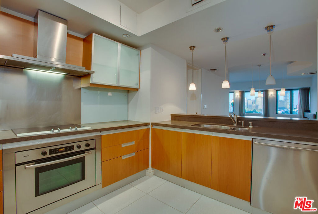 10520 Wilshire Boulevard - Photo 17