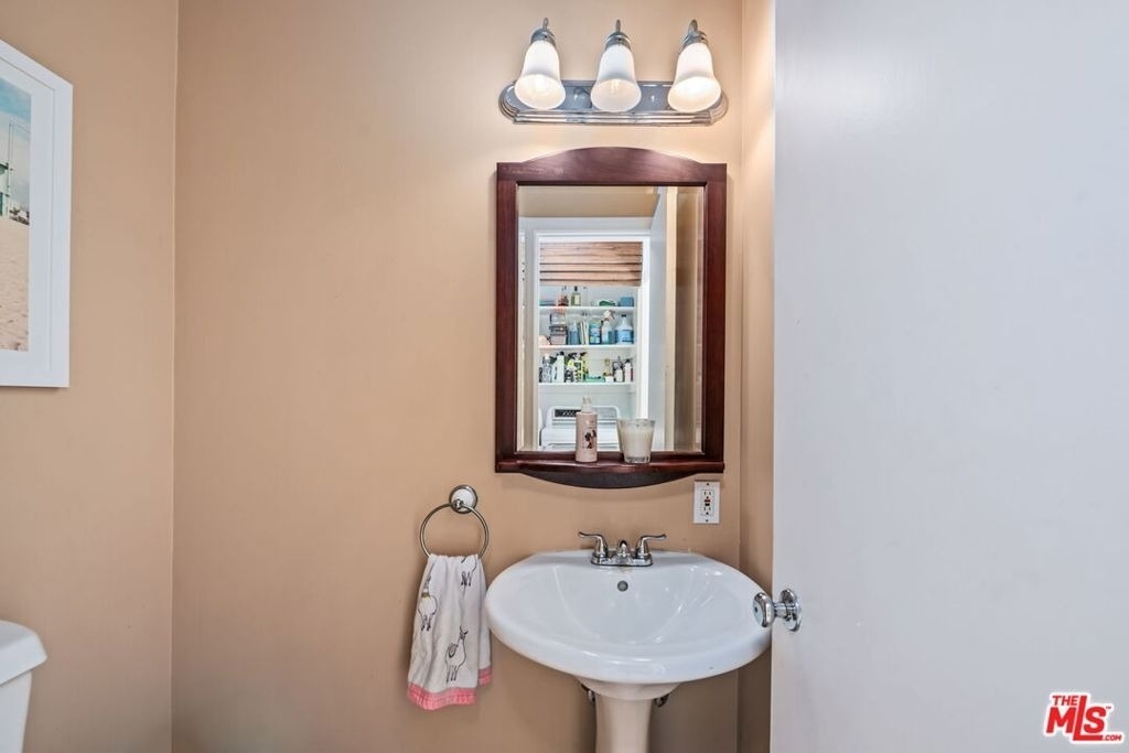 8221 Delgany Avenue - Photo 32