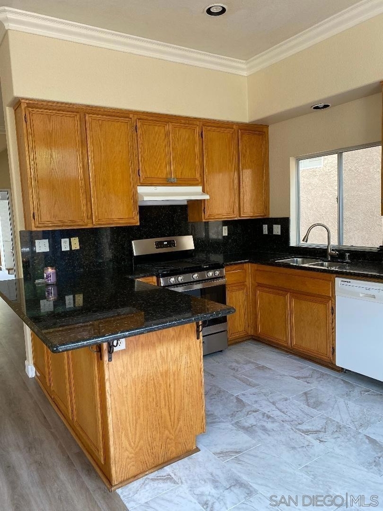 9318 Galvin Ave - Photo 4
