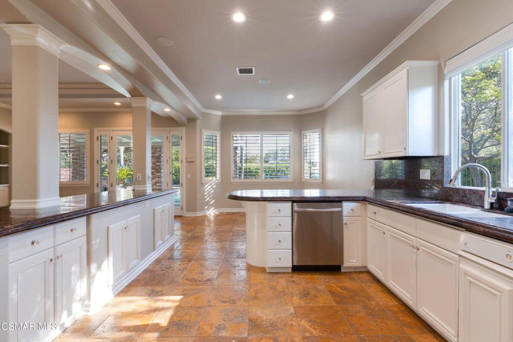 750 Huntsdale Court - Photo 12