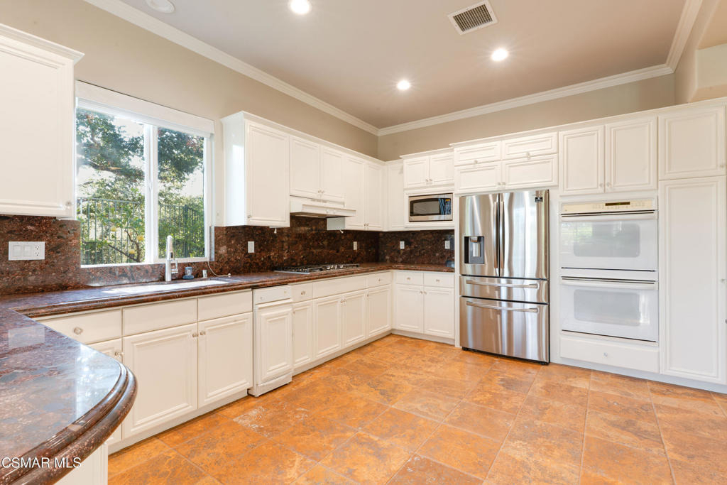 750 Huntsdale Court - Photo 11
