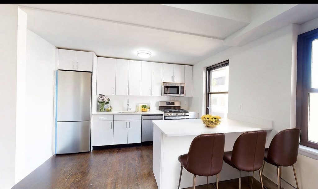 157 East 57th Street - Photo 3