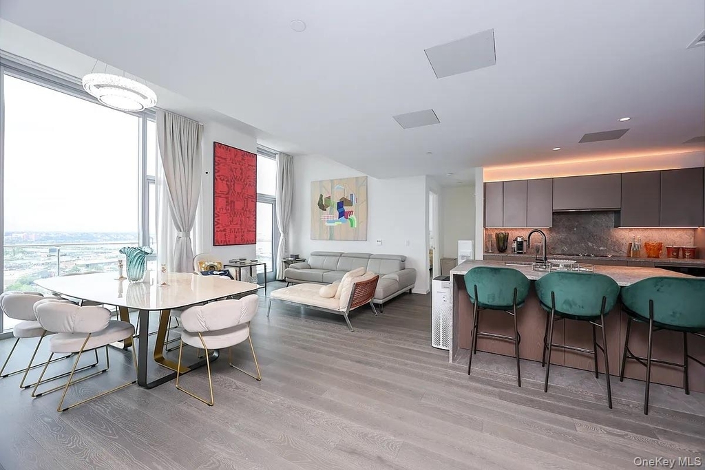 37th Avenue - Photo 1