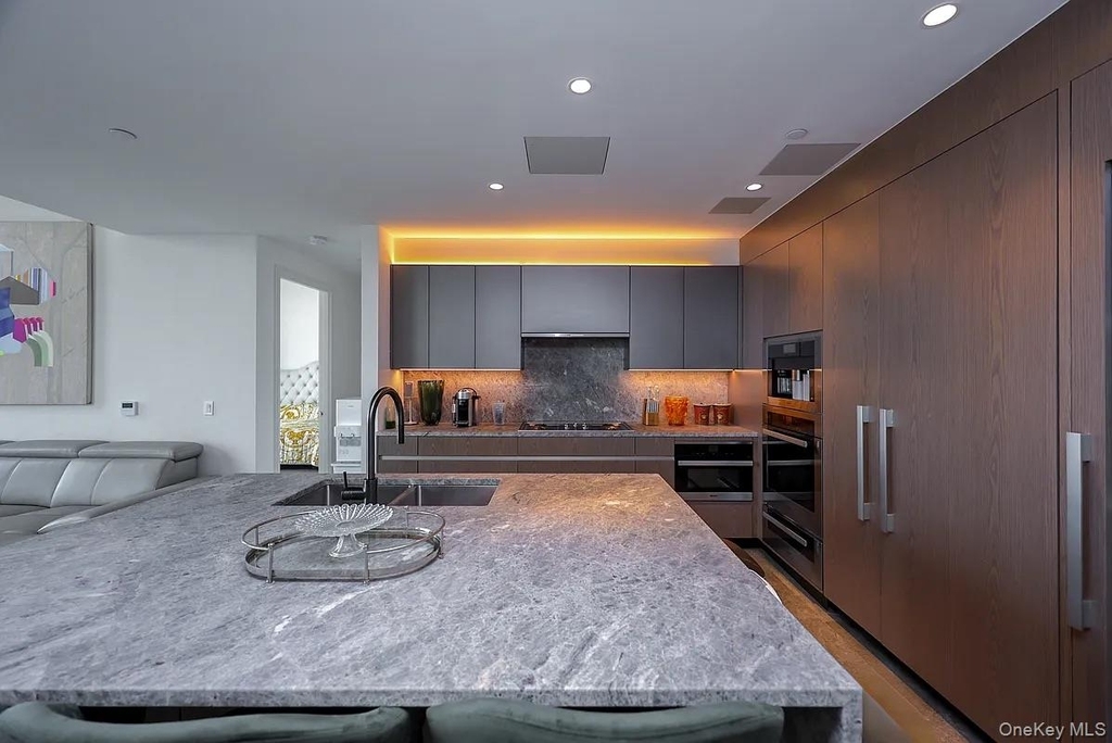 37th Avenue - Photo 2