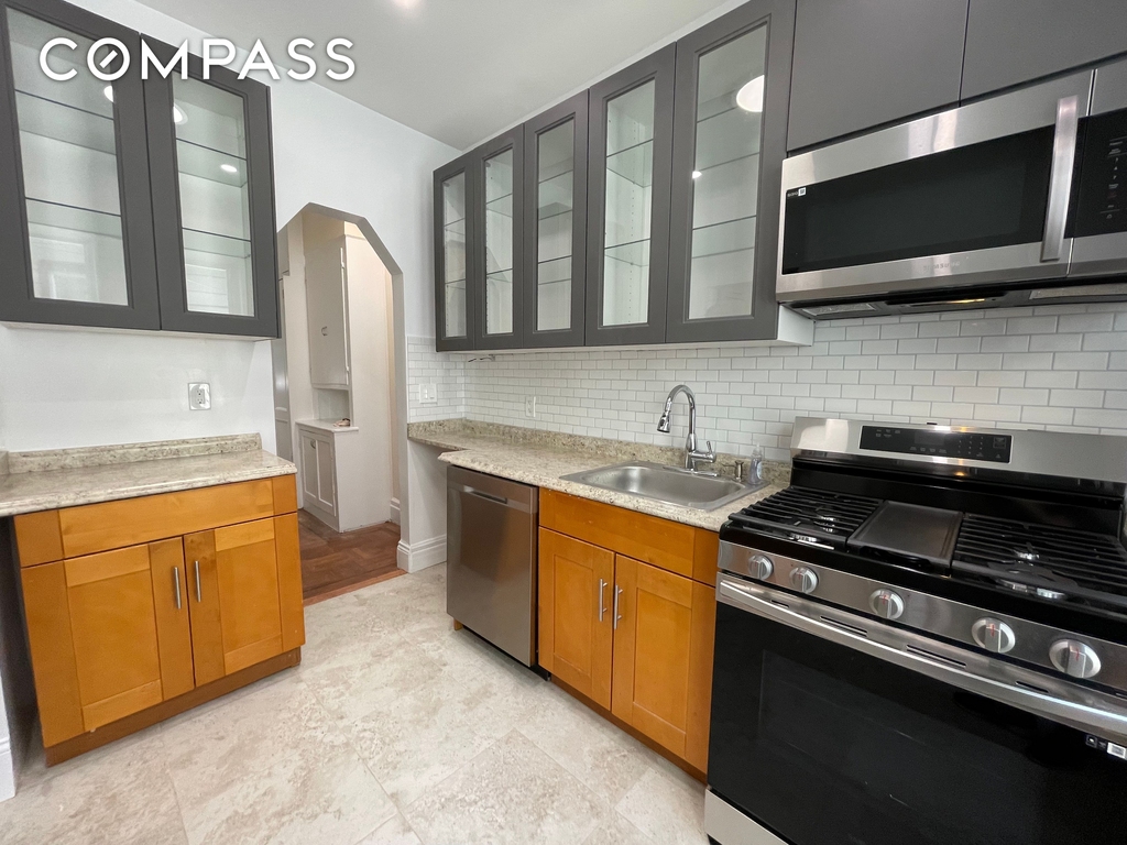 East 5th Street - Photo 8