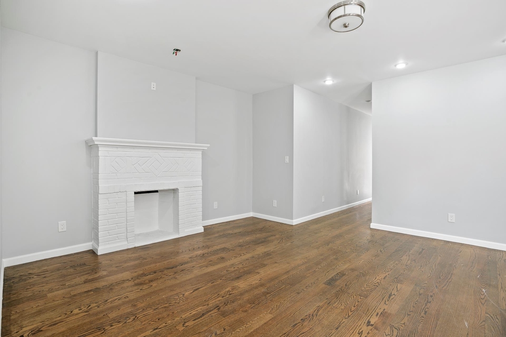 6158 Liebig Ave - Photo 1