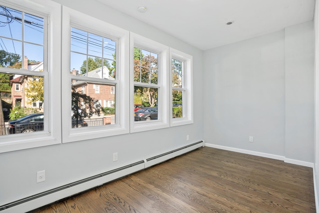 6158 Liebig Ave - Photo 9