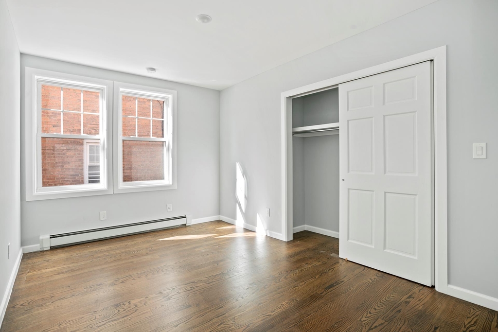 6158 Liebig Ave - Photo 2