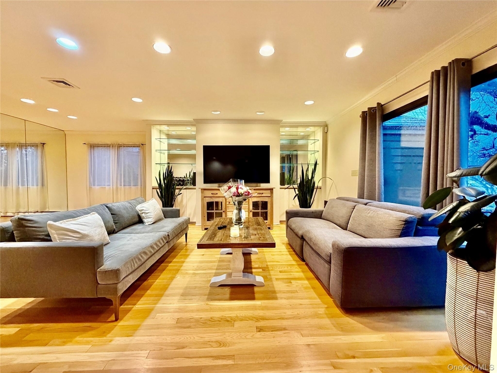 75 Greenway Close - Photo 0