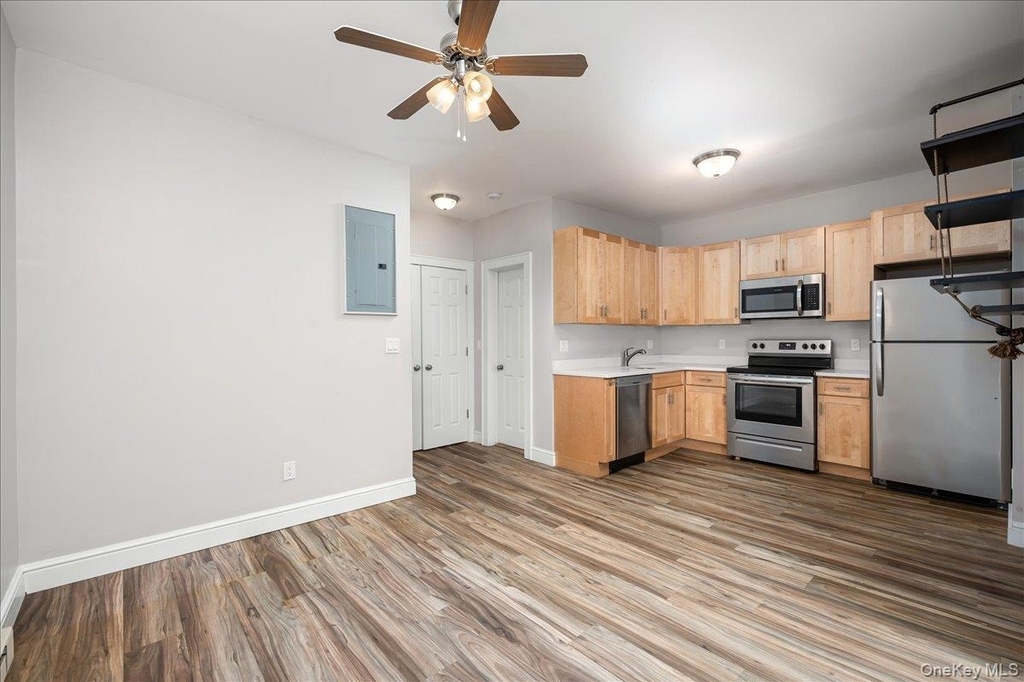 548 Warburton Avenue - Photo 1