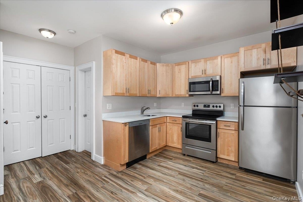 548 Warburton Avenue - Photo 4