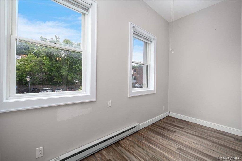 548 Warburton Avenue - Photo 8