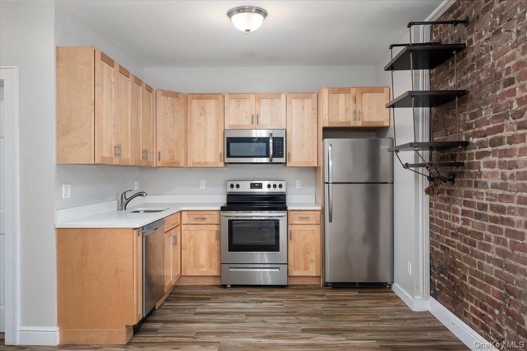 548 Warburton Avenue - Photo 3