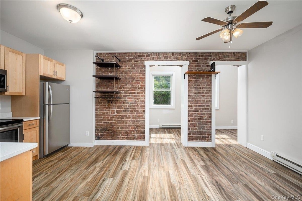 548 Warburton Avenue - Photo 2