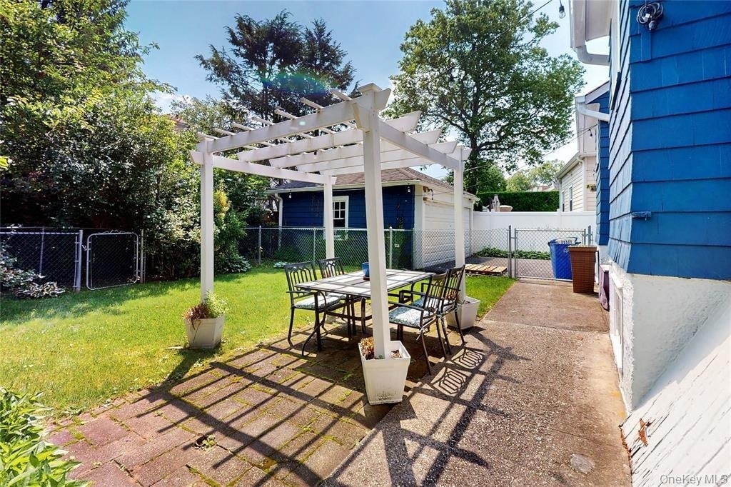 460 Carol Place - Photo 2
