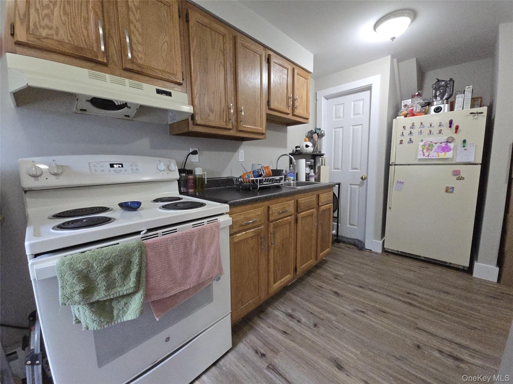 174 Clinton Street - Photo 2