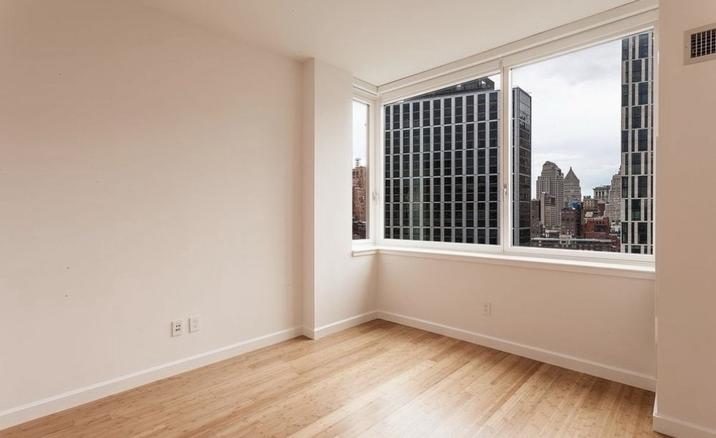 350 South End Avenue - Photo 2