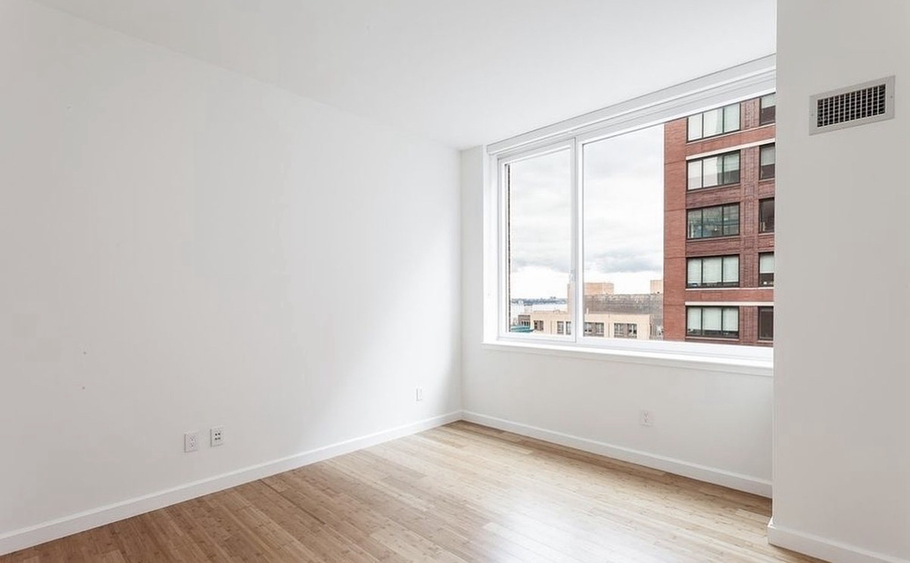 350 South End Avenue - Photo 3