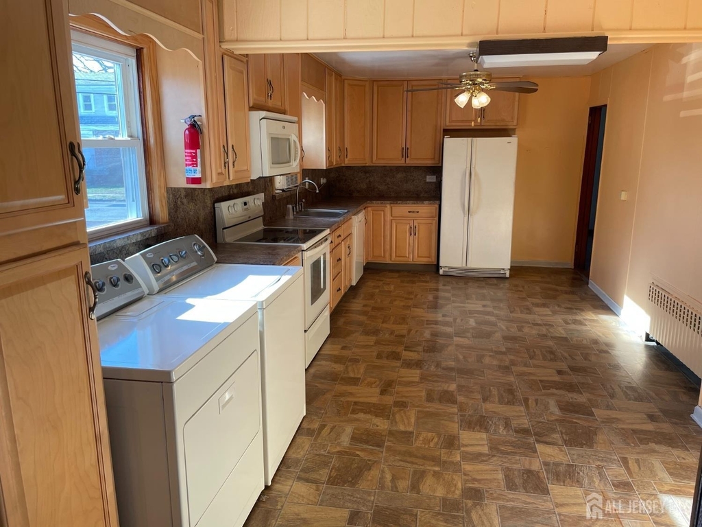215 Karsey Street - Photo 1