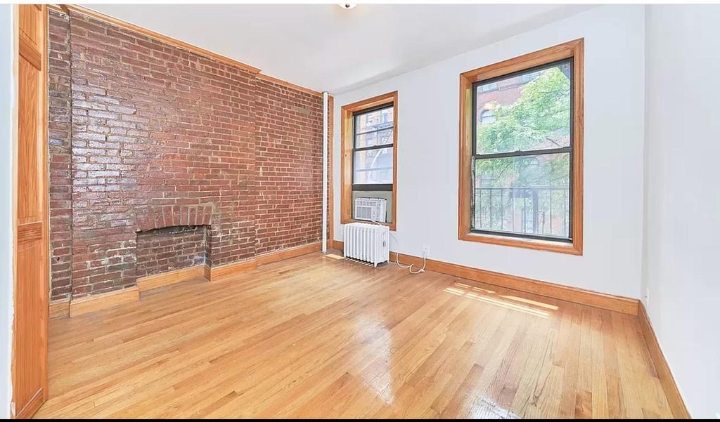 333 W 43rd Street - Photo 0